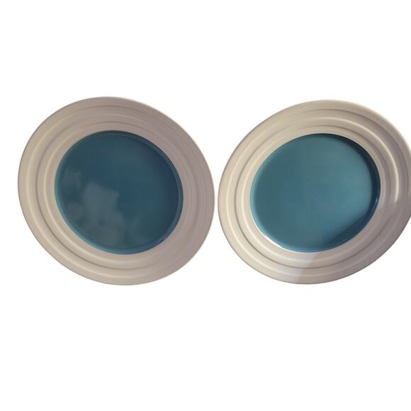 Isaac Mizrahi NY Dinner Plates Caribbean Blue Embossed White Large Rim Set of 2 - Picture 1 of 8